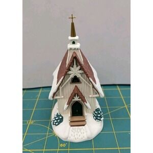 Colonial 5" Church Hallmark Keepsake Ornament Candlelight Services 1999